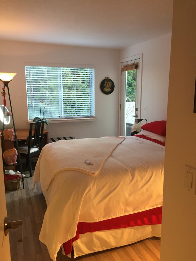 A Room At The Camelia Bed And Breakfast Tsawwassen Dış mekan fotoğraf